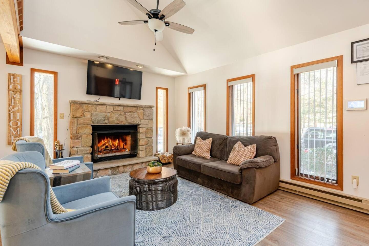 Cozy Cabin At Poconos With Hot Tub And Fire Pit East Stroudsburg Kültér fotó